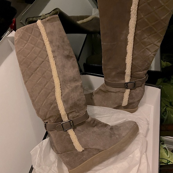 Women’s weatherproof suede fur boots with side zipper - Picture 1 of 3